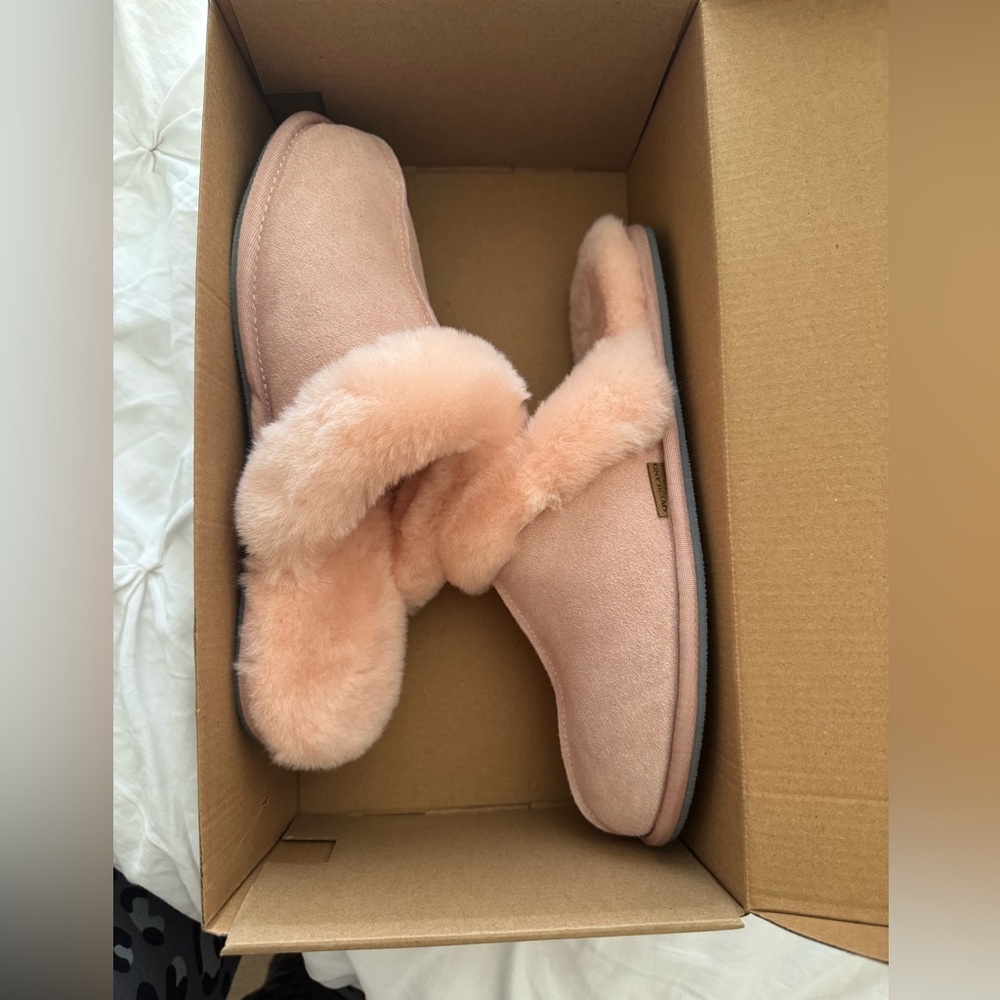 Overland sheepskin slippers